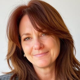 Julie Hertel headshot